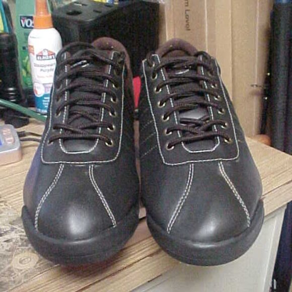 Brunswick Mens Size 12 Bowling Shoes - Picture 1 of 6